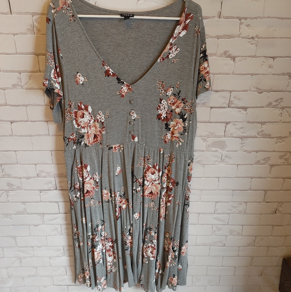 Torrid gray/floral dress with pockets! Size 3
